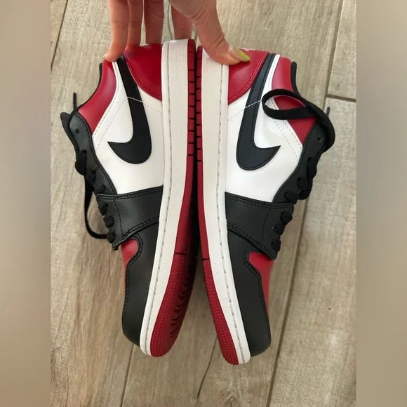 Jordan 1 Low Bred Toe Size 7.5M/9W - Picture 8 of 12